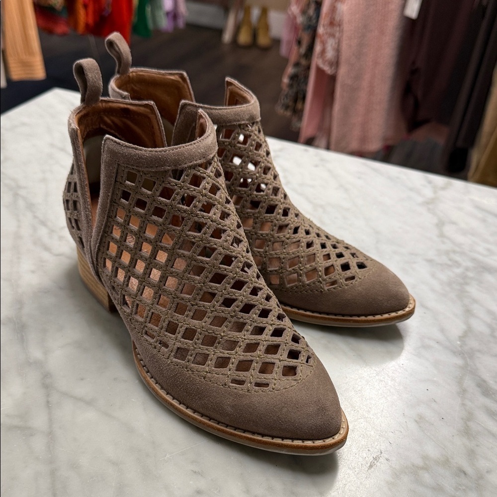 Jeffrey Campbell Taggart Open Weave Cut Out Sueded Leather Ankle Boot 7 in Tan